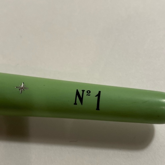 Body & Soul No1 Face/Powder Brush & Powder. - Picture 15 of 16